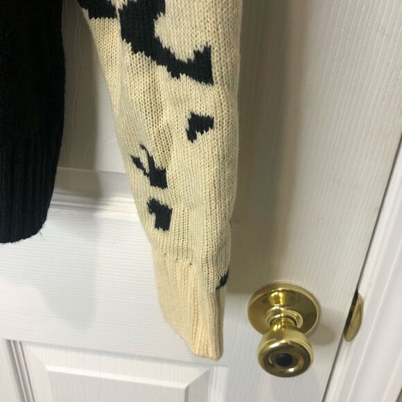 Angashion black and cream twin cheetahs king sleeve sweaters, size small - Picture 14 of 14
